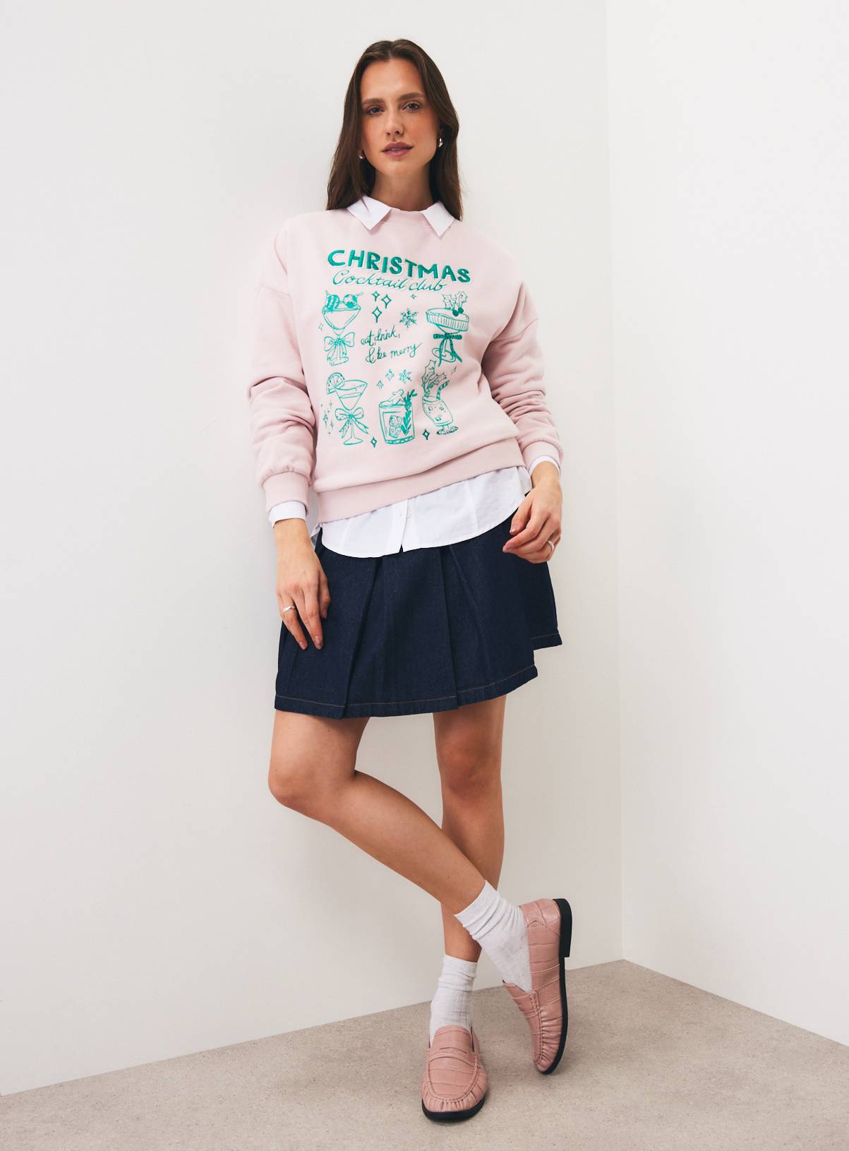 Pink Cocktail Club Graphic Crewneck Sweater M - Image 2